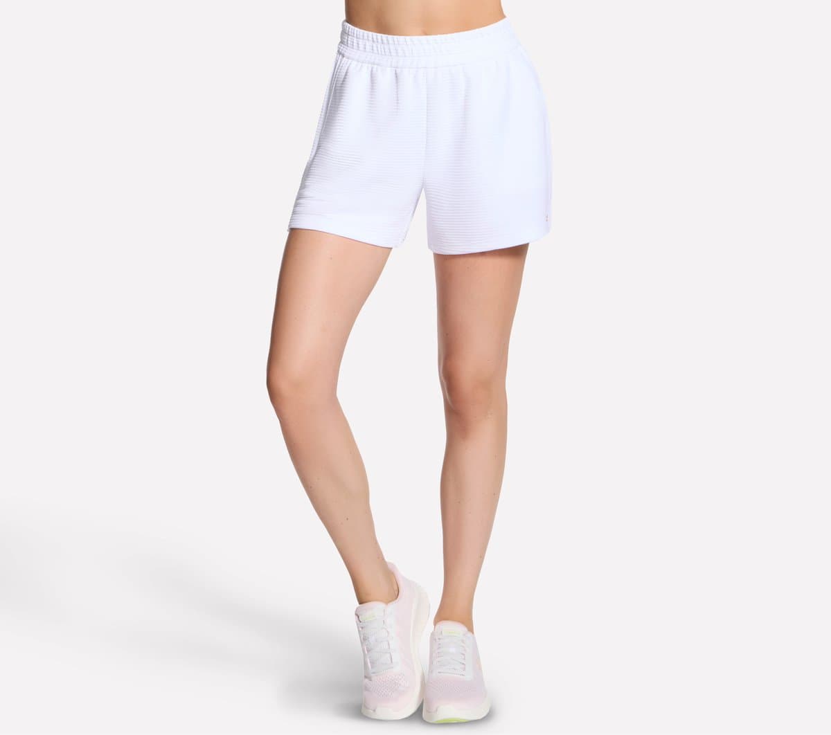 Skechers Damen GO WALK Everywhere 4 Inch Slip-in Shorts in Weiss, Größe XS