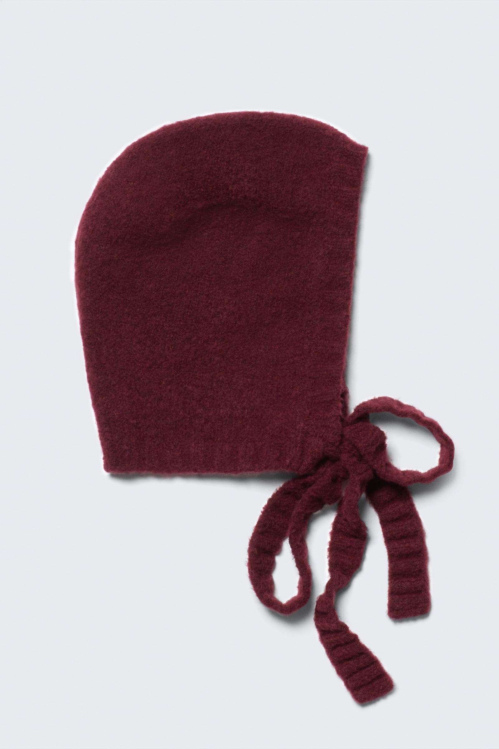 Strickhaube mit Bindebändern