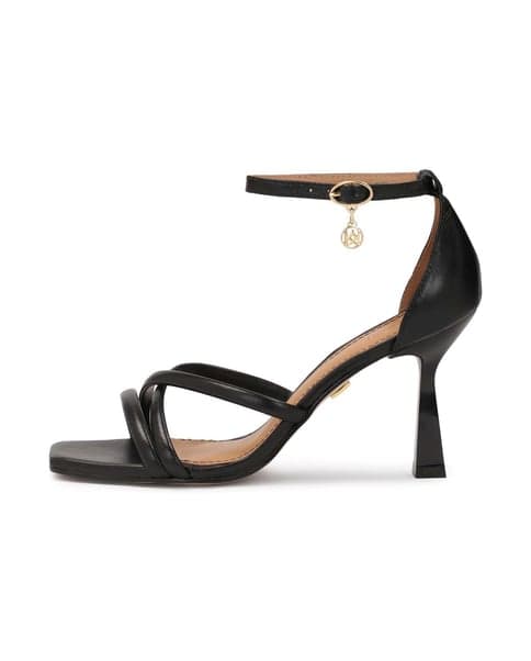 Schwarze Ledersandalen mit überzogenen Absätzen