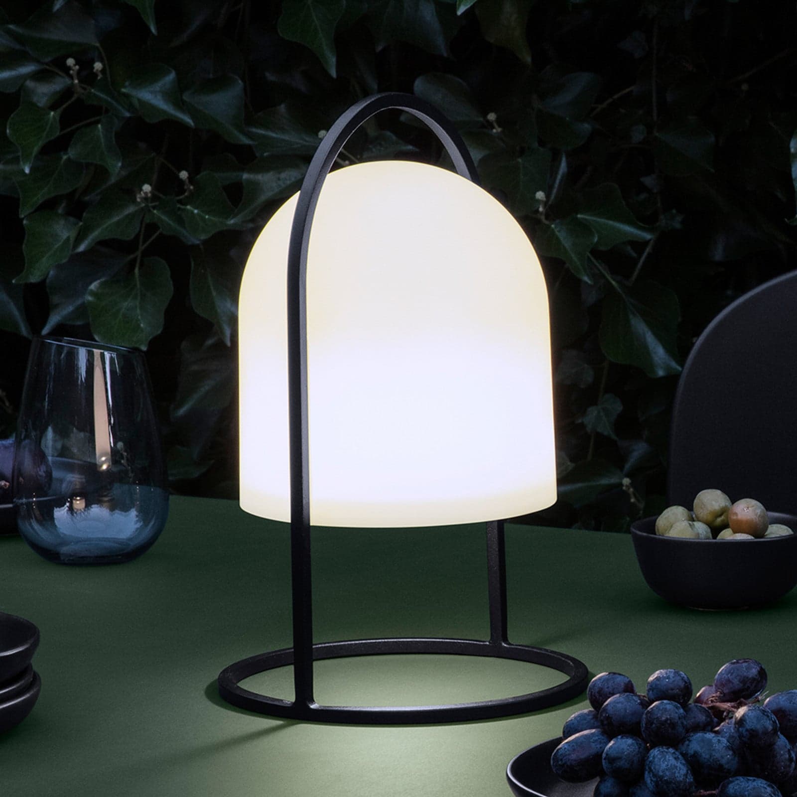 SunLight Solarzelle Lantern H30 PLEASE WAIT to be SEATED - Terrasse - Modern - Metall - Einflammig