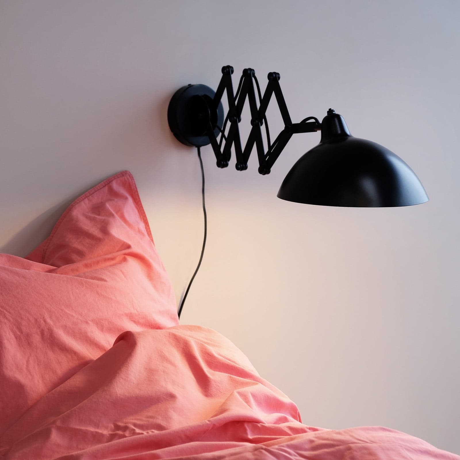 Futura Swing Wandleuchte Black Dyberg Larsen - Wohnzimmer - Design - Metall - Mit Schirm