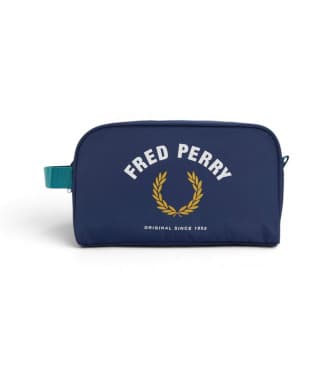 Fred Perry für Herren. L2805 Marineblaue Sport-Kulturtasche aus Nylon (OSFA), Lässig, Sportlich, Baumwolle